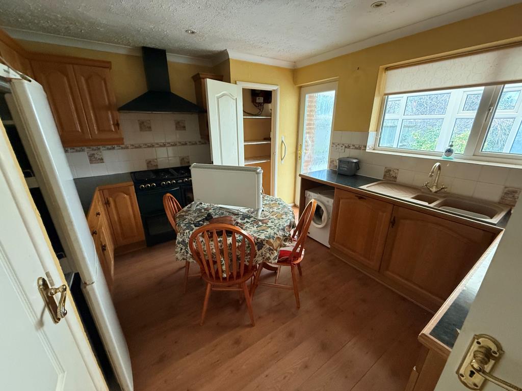 Lot: 12 - SEMI-DETACHED BUNGALOW FOR IMPROVEMENT - Kitchen